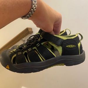 Boys size 2 Keens